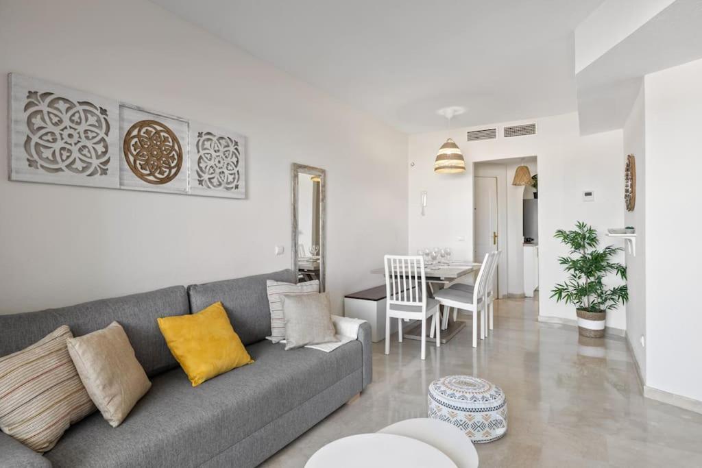 מיחאס Beautiful 3 Bed Stylish & Cozy Apartment - Susanna Suite מראה חיצוני תמונה