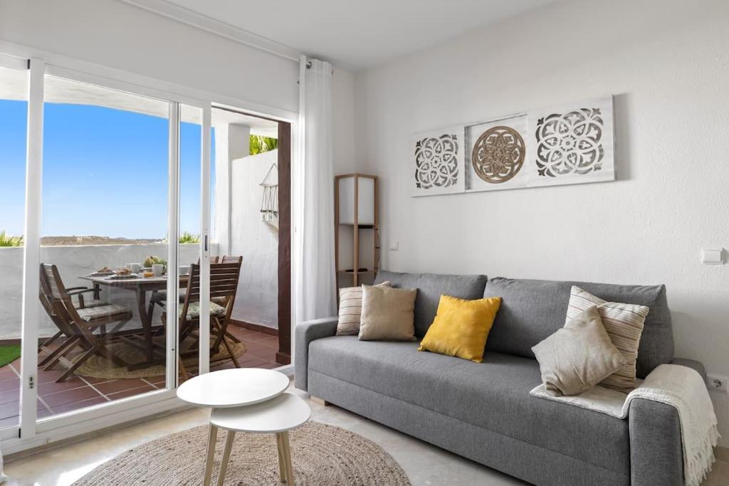 מיחאס Beautiful 3 Bed Stylish & Cozy Apartment - Susanna Suite מראה חיצוני תמונה